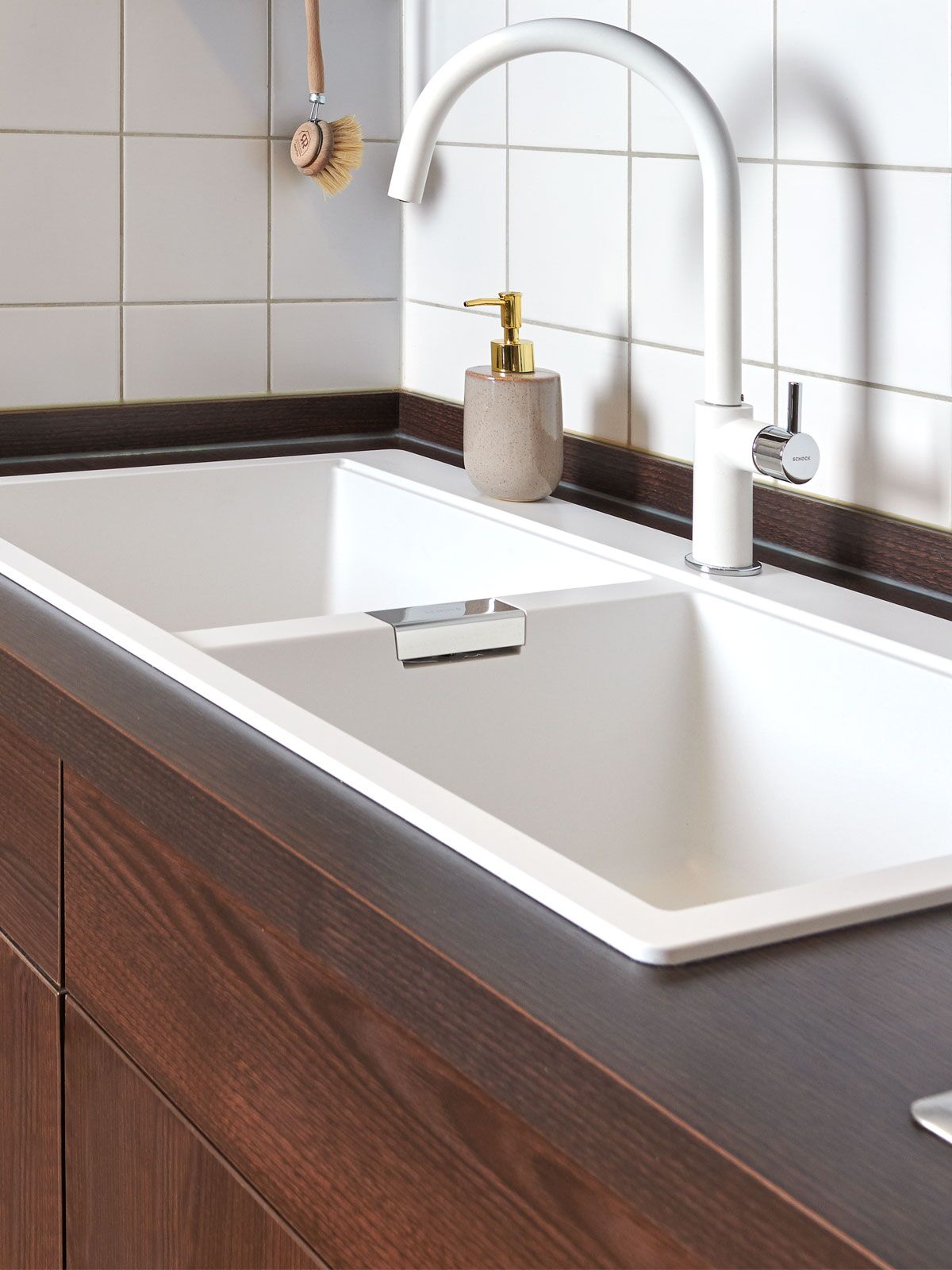 Double kitchen sink