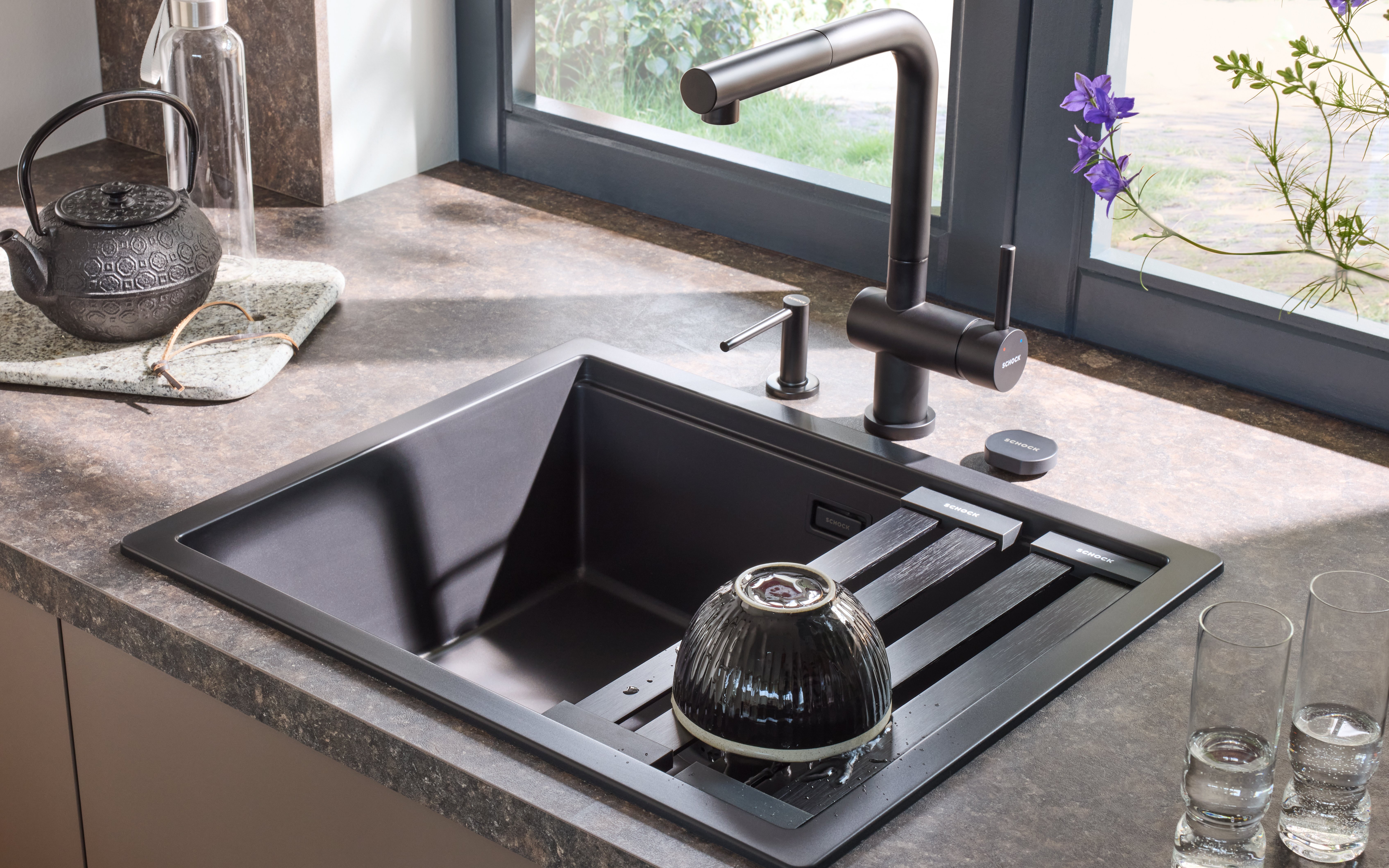 SCHOCK CRISTADUR® Küchenspüle und Armatur