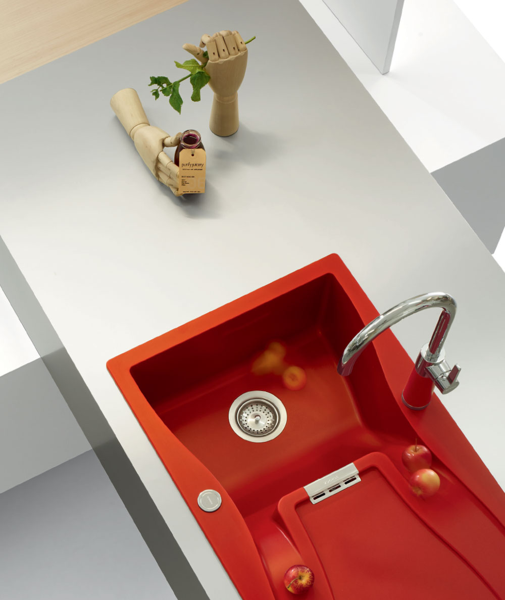 Red granite sink made of CRISTADUR®